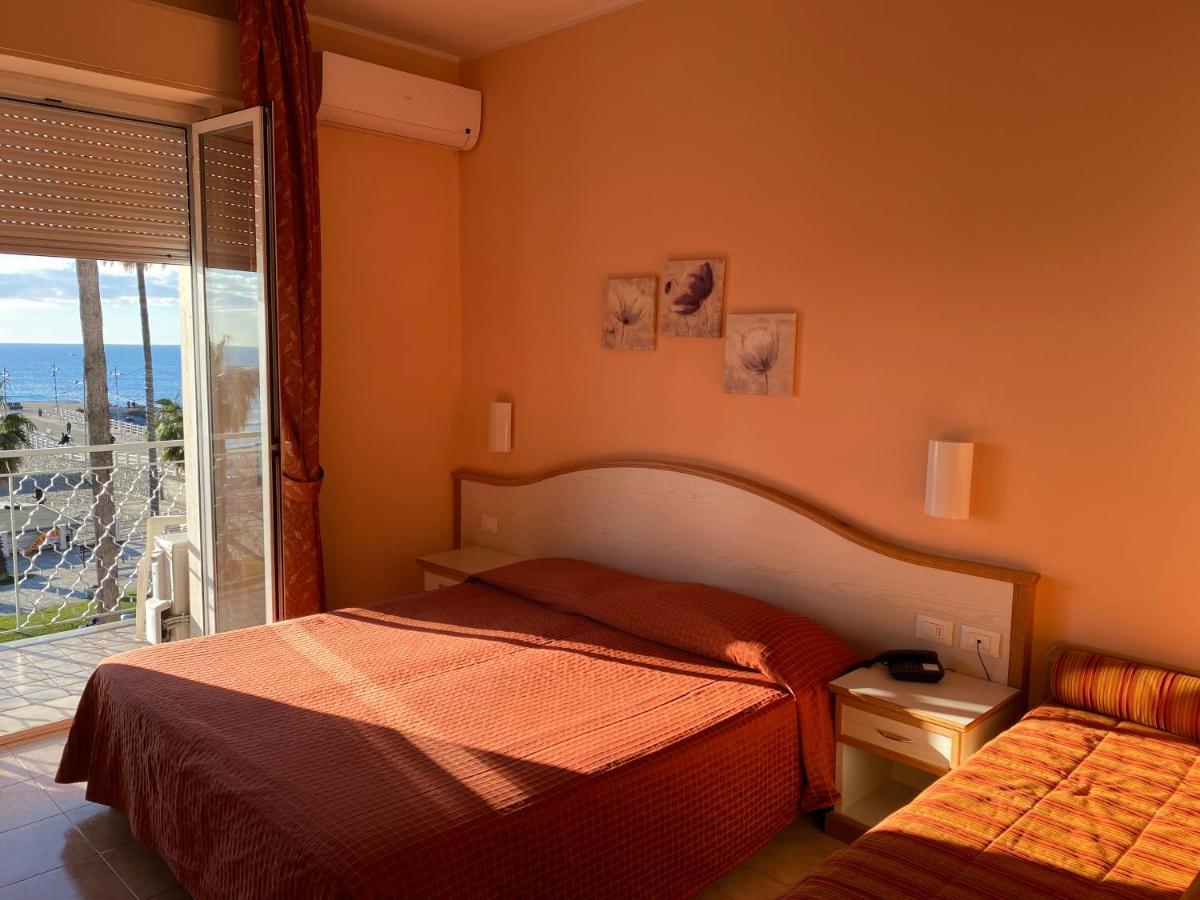 Hotel Moresco Andora Exterior photo
